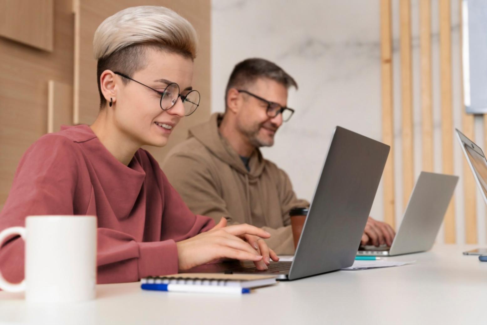 Équipe nalyvexrion travaillant sur l'optimisation des processus financiers